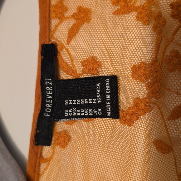Forever 21 Tangarine Long Sleeve cropped lace top M - Picture 3 of 4
